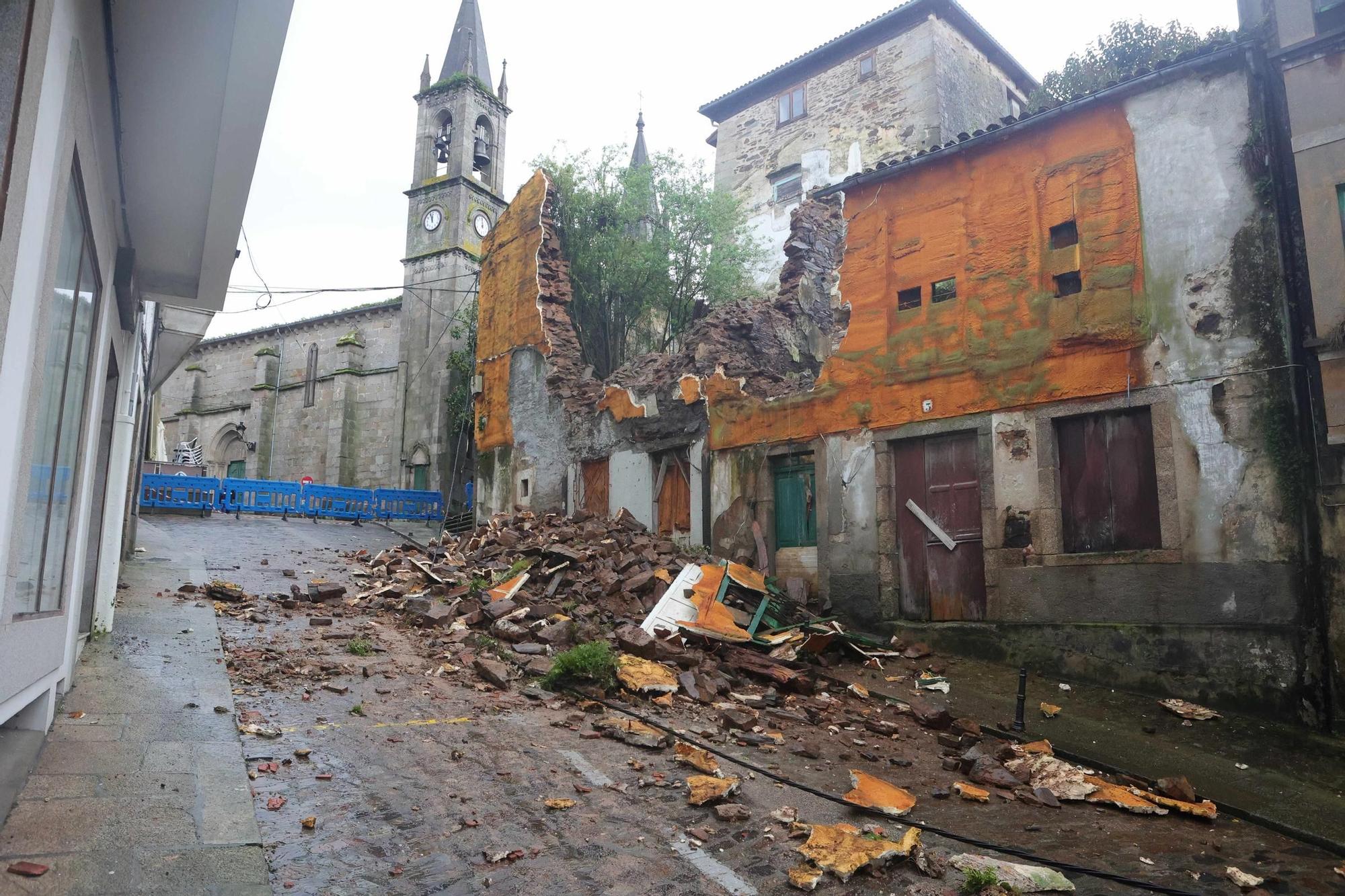 Colapsa un edificio del casco histórico de Betanzos