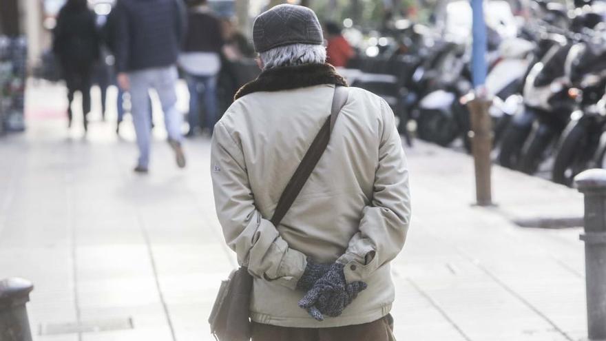 Las mínimas han bajado siete grados en la ciudad de Alicante y la mañana ha sido muy fría