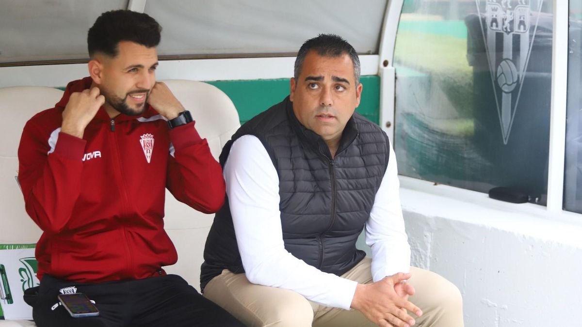 Germán Crespo junto a Óscar Ibáñez antes de empezar el partido contra el San Roque de Lepe.