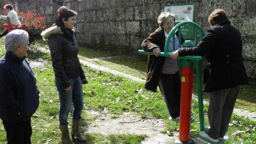 La edil visitó el parque biosaludable. // FdV