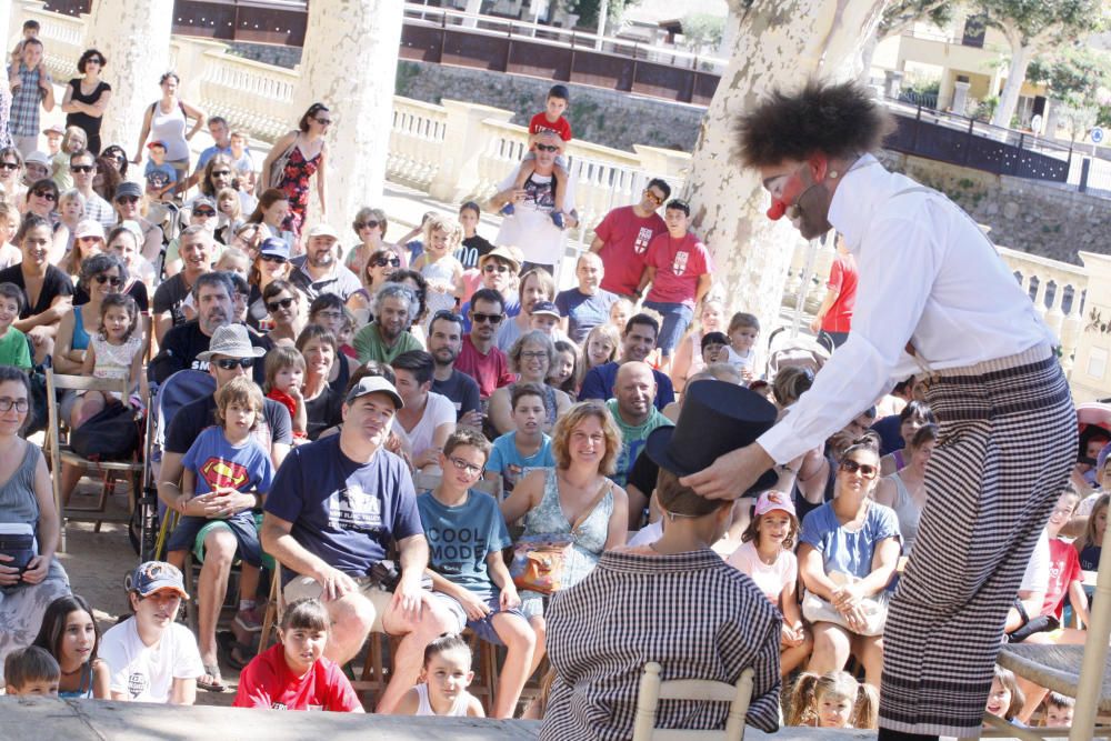 Fira del Circ al carrer de la Bisbal de l''Empordà