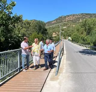 La Junta finaliza la pasarela peatonal sobre el río Guadiaro en la A-373