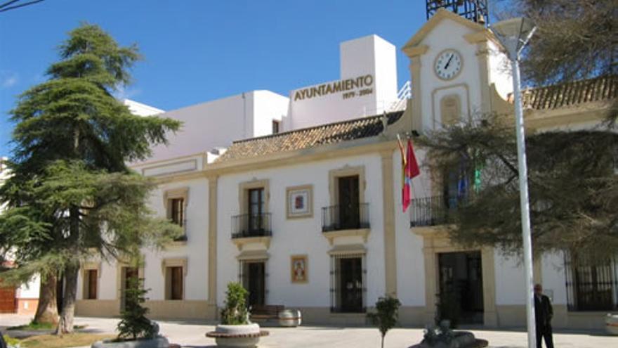 Imagen de la fachada del Ayuntamiento de Burguillos