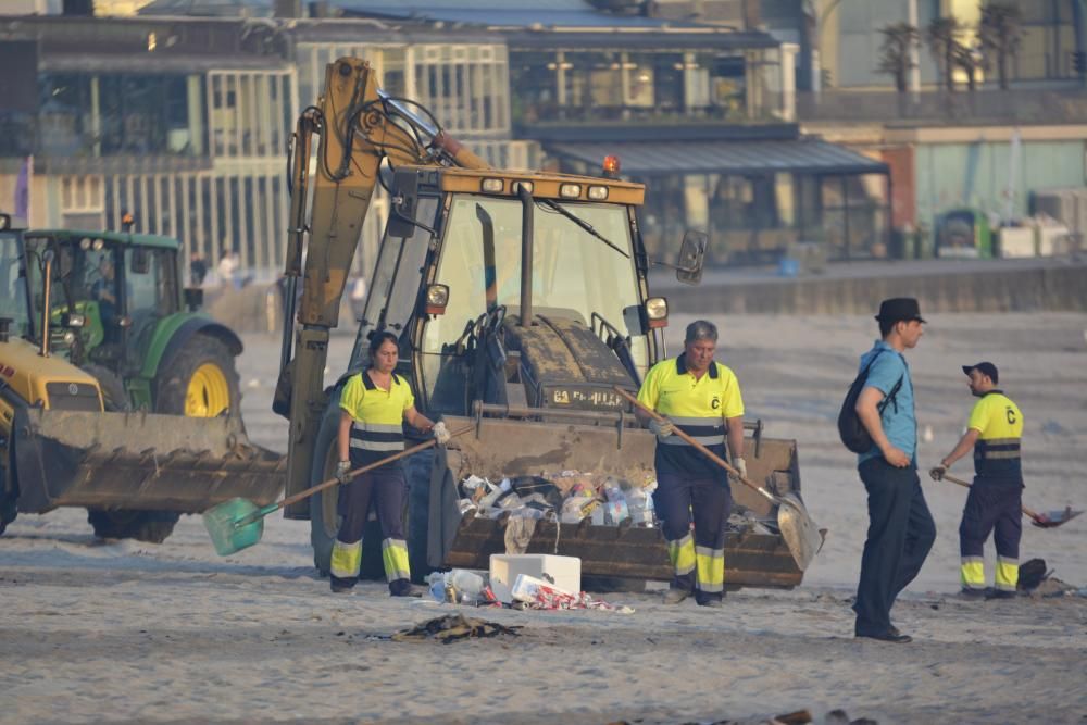 Así amanecieron las playas de ensenada del Orzán