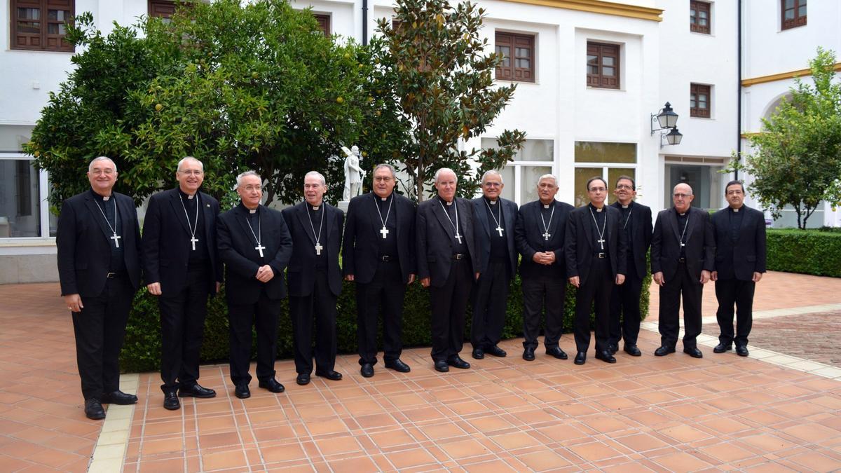 Foto de familia de la CLIV Asamblea Ordinaria de los Obispos del Sur de España, reunida en Córdoba.