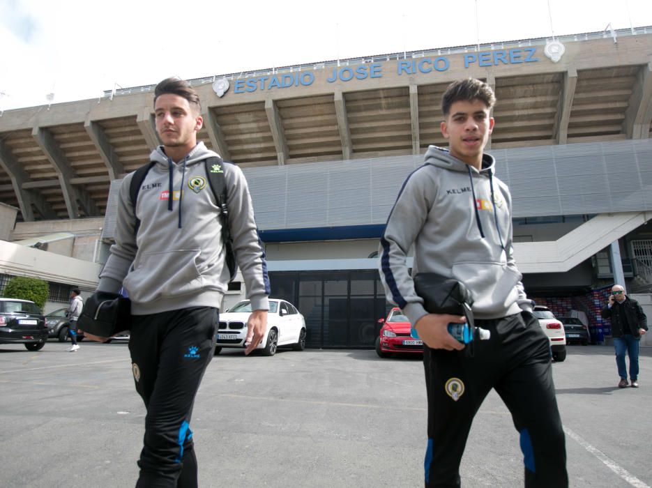 Salida de los jugadores del Hércules hacia Zaragoza