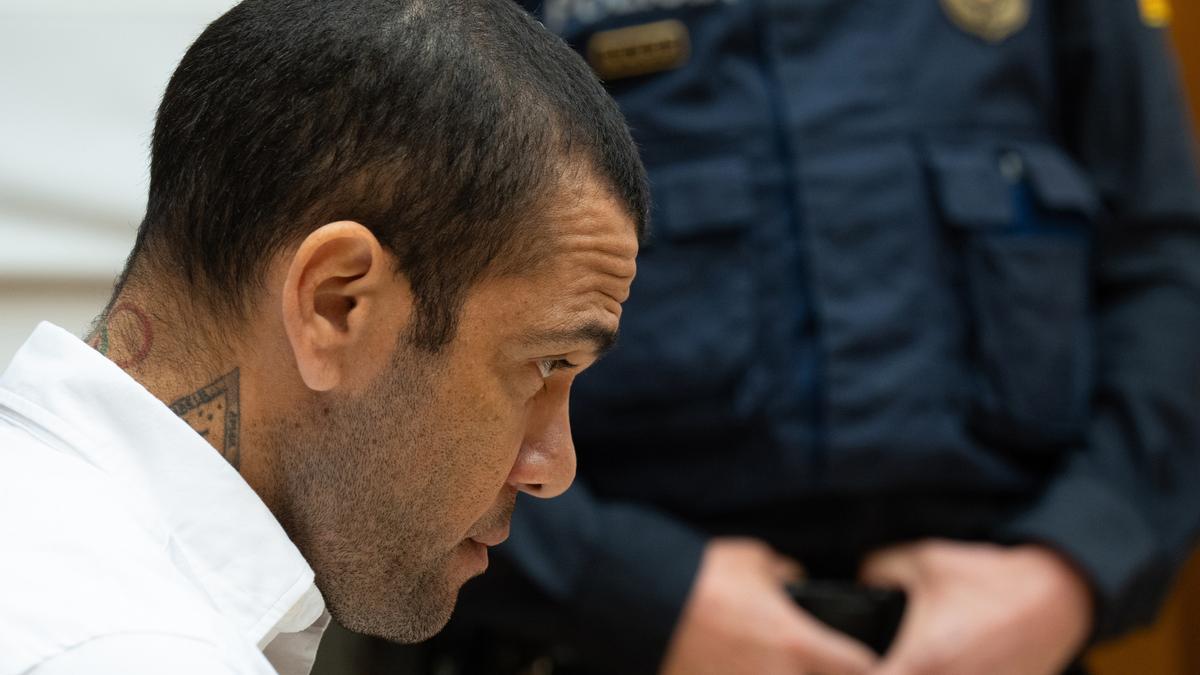 El exfutbolista Dani Alves durante un juicio en la Audiencia de Barcelona, a 5 de febrero de 2024, en Barcelona