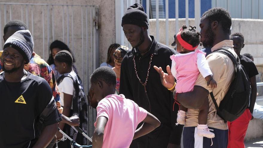 La violencia social crece contra los menores migrantes que llegan a Canarias