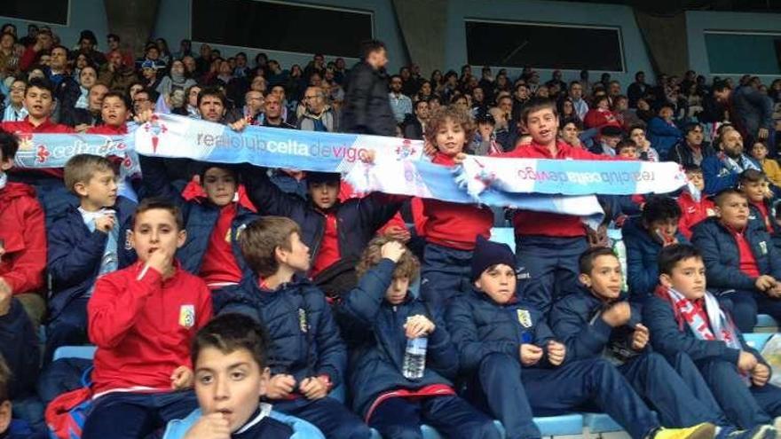 Los alevines de la Escola Estrada visitan el estadio de Balaídos