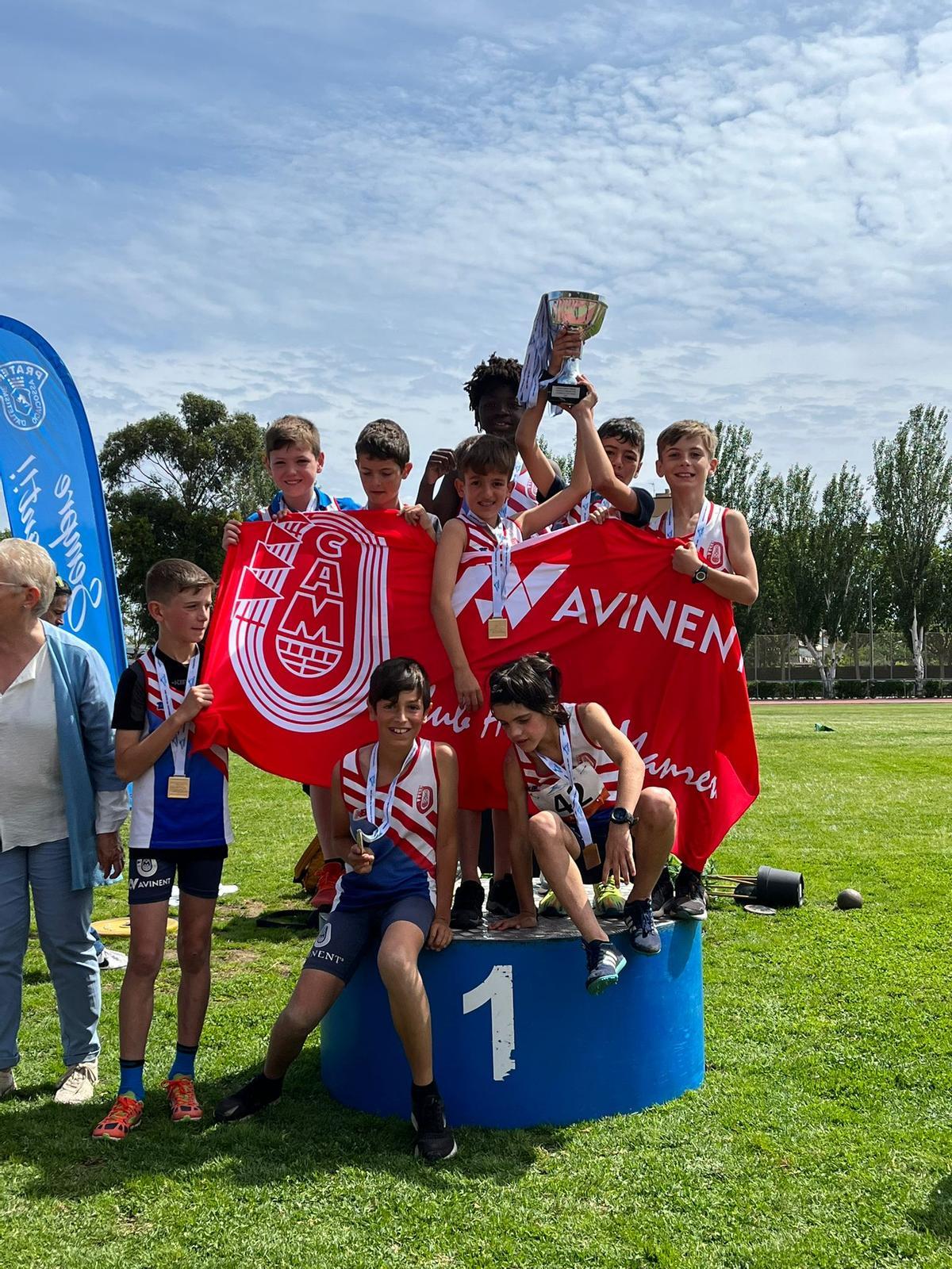 L'equip sub-12 masculí de l'Avinent també es va enfilar al capdamunt del podi