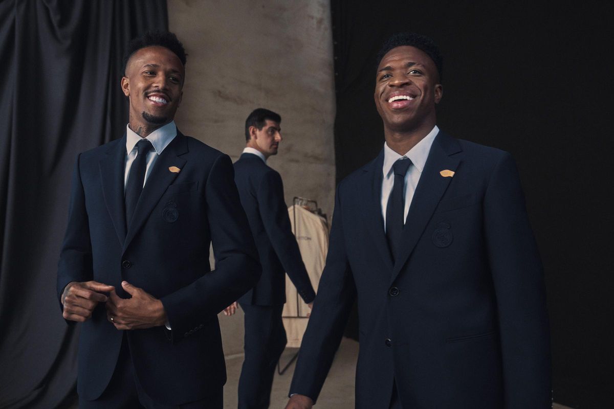 Militao, Courtois y Vinicius vestidos con los nuevos trajes del Madrid