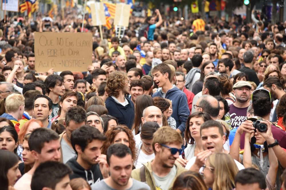 Multitudinària manifestació contra la violència a Manresa