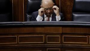 El ministro de Hacienda, Cristóbal Montoro, en un pleno del Congreso de los Diputados.