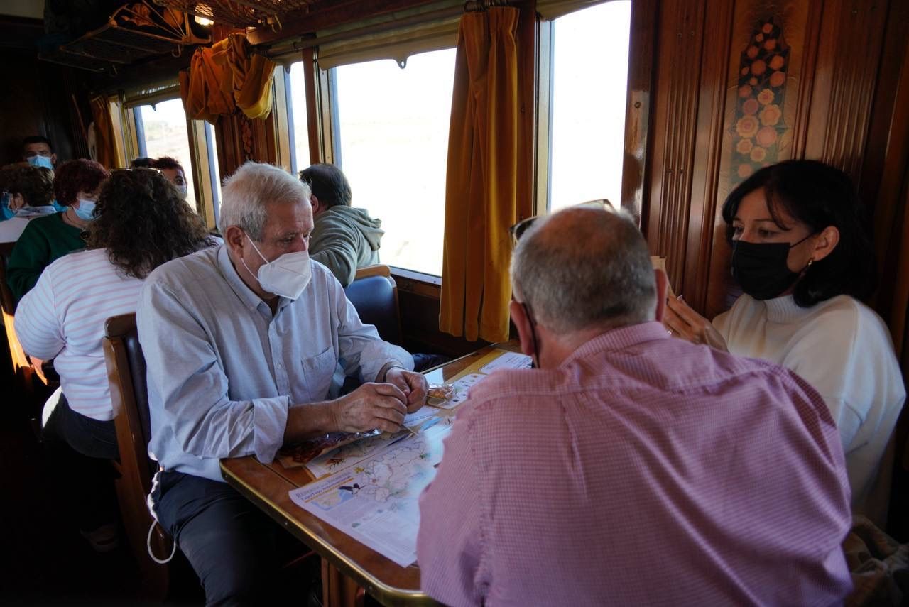 Así es el interior del tren histórico que recorrerá las dos Reservas de la Biosfera de Cáceres