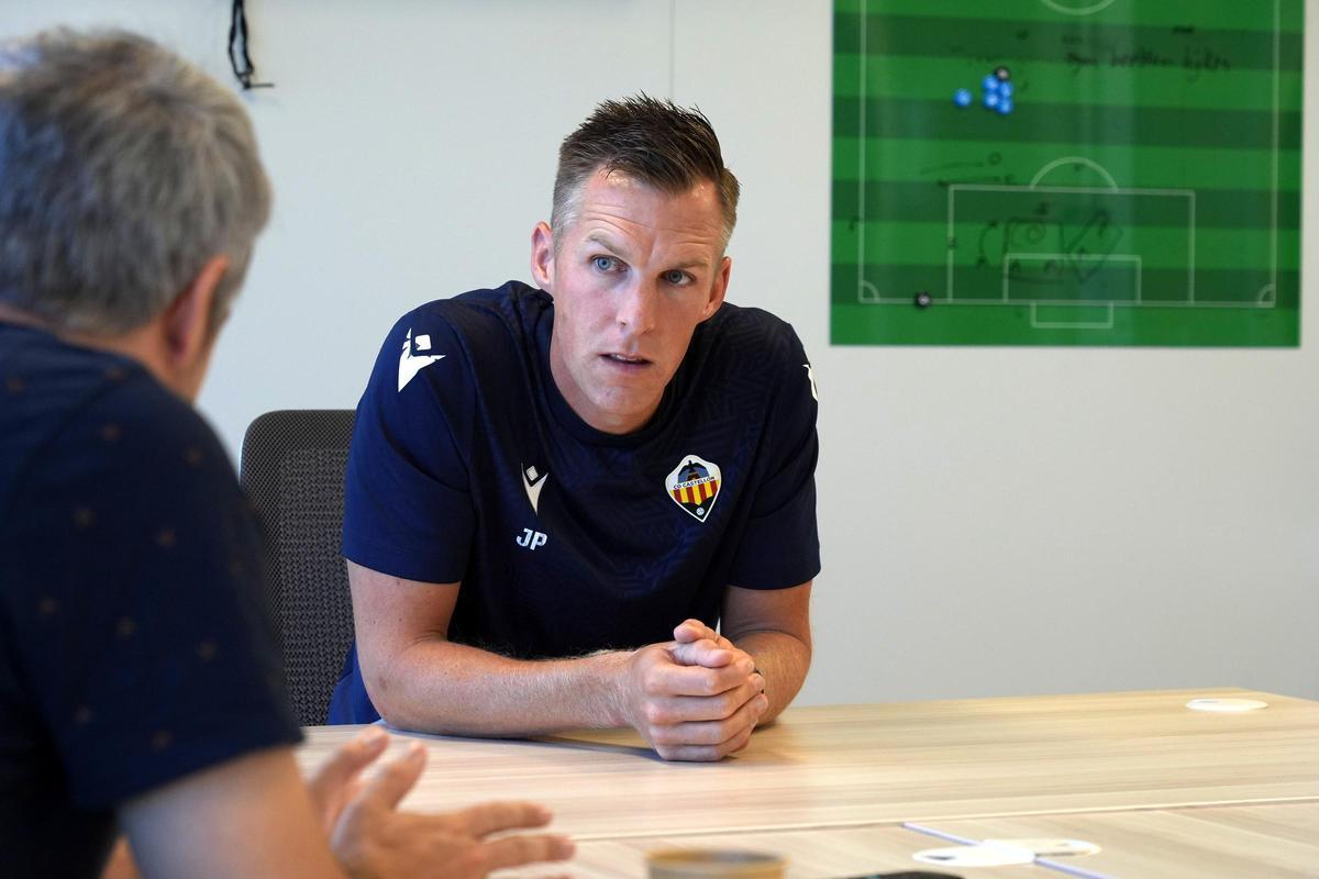 Johan Plat, durante la entrevista.