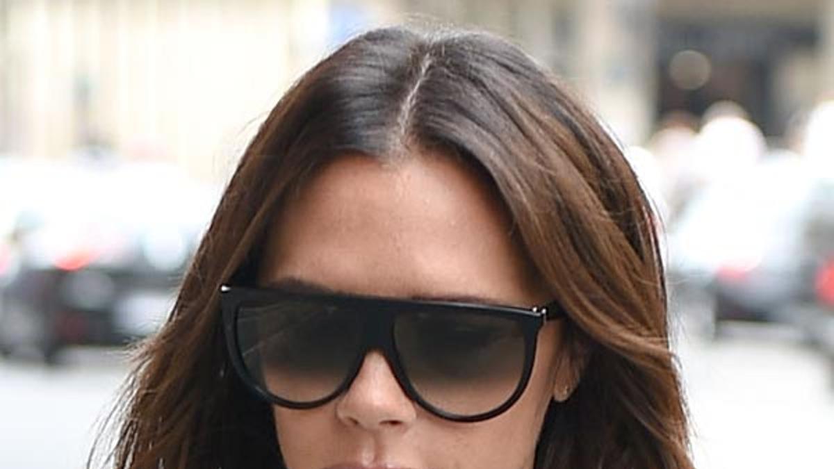 Victoria Beckham y la combinación para sobrevivir al calor