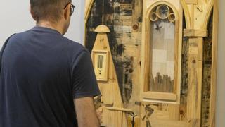 “Quan m’entra el desfici”: la sorprenent exposició d’obres tallades en fusta a Xàtiva
