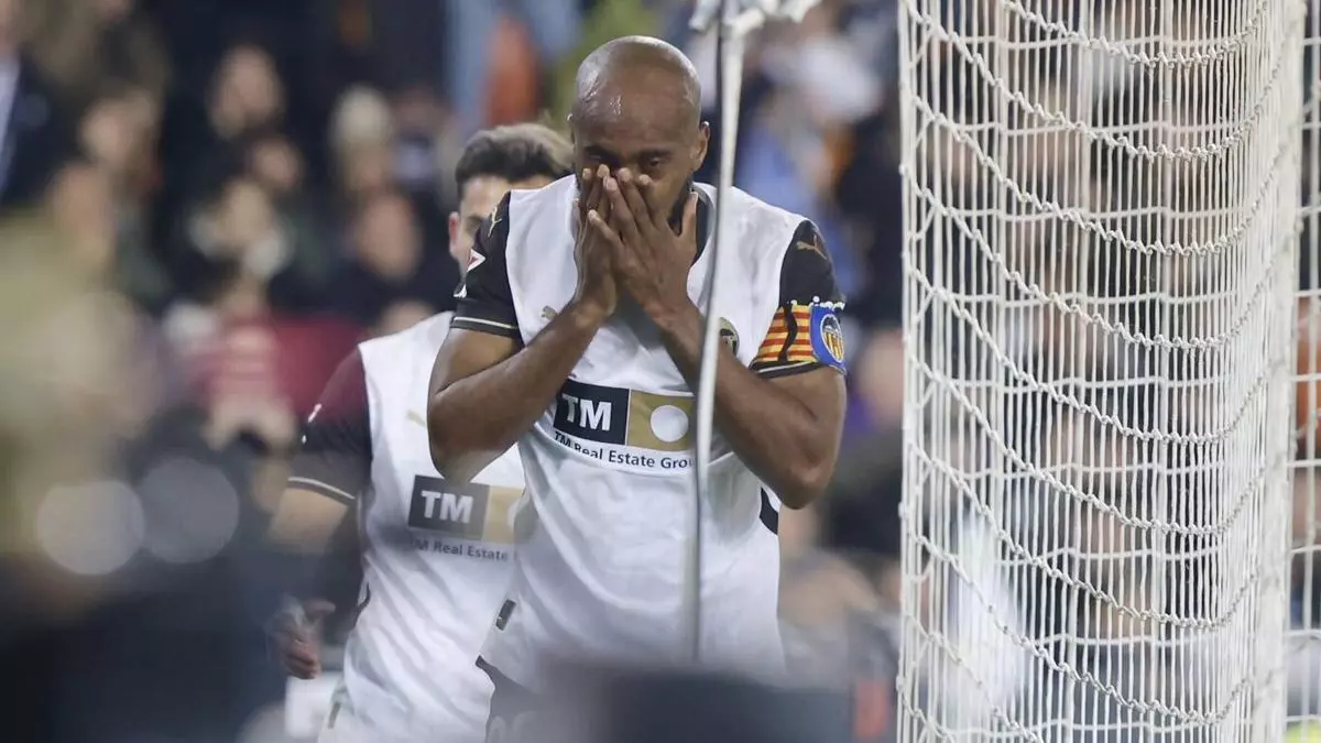 Noche cruel en Mestalla (1-2)