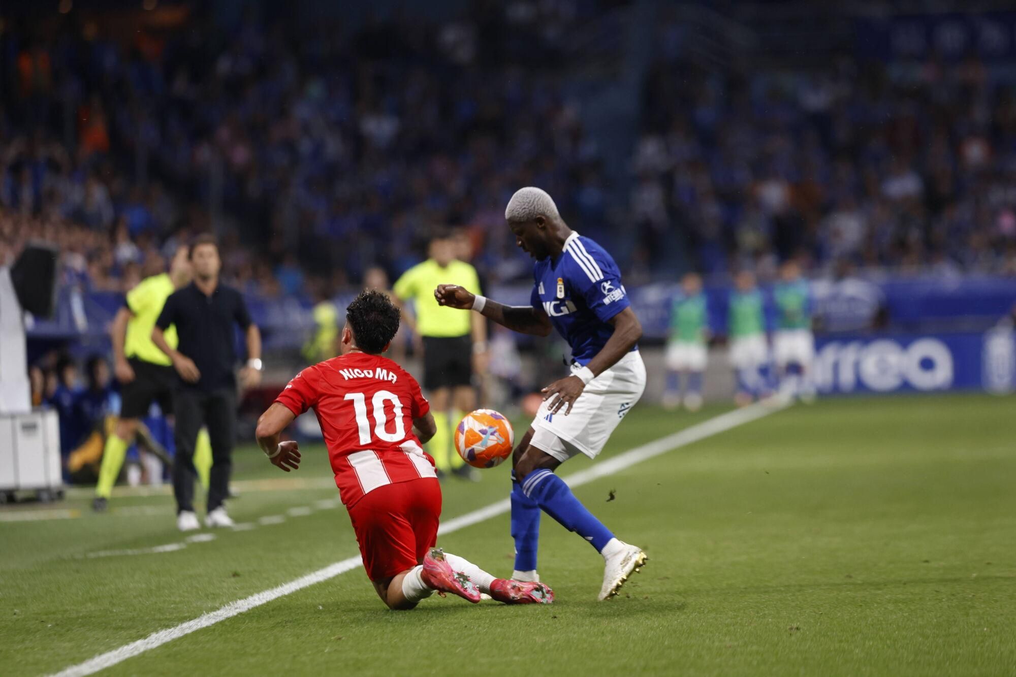EN IMÁGENES: Ambientazo en la vuelta del play off entre Oviedo y Almería en el Carlos Tartiere
