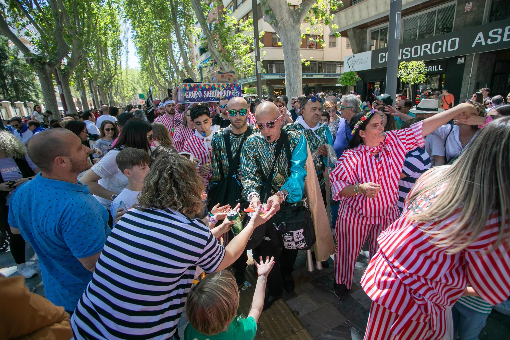 Entierro de la Sardina: ambiente en las calles de Murcia y desfiles de la mañana