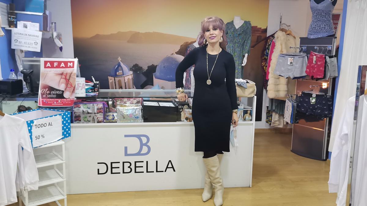 Patricia Llanos en su tienda Debella.