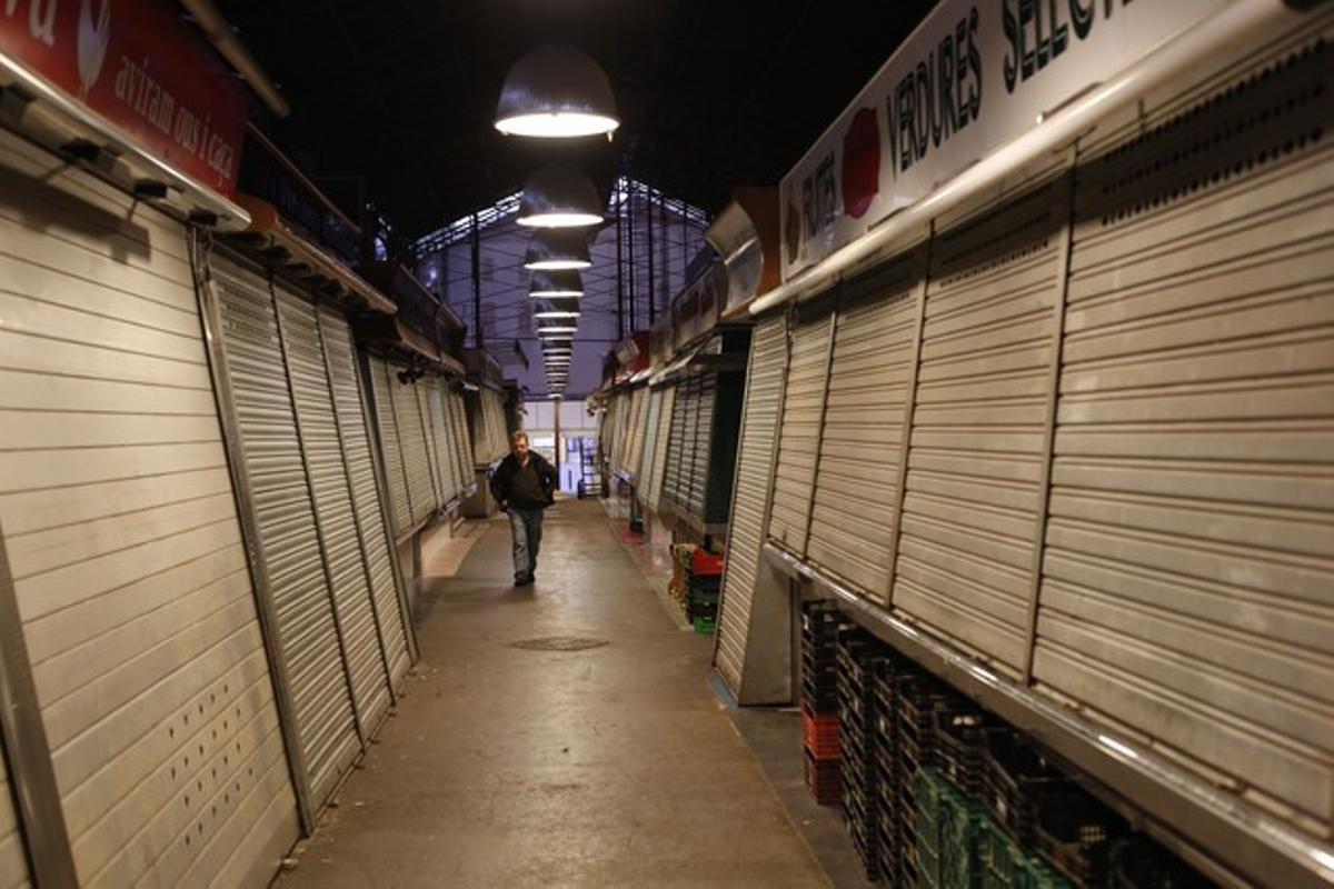 Vista del Mercat de la Boqueria a primera hora de la mañana.