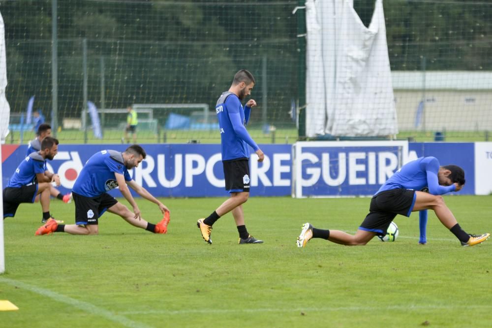 Sesión de entrenamiento previa al primer encuentro de pretemporada, ante el Racing Villalbés