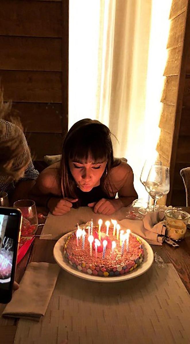 La tarta de Aitana no era de san jacobos... ¡Pero tiene lacasitos!