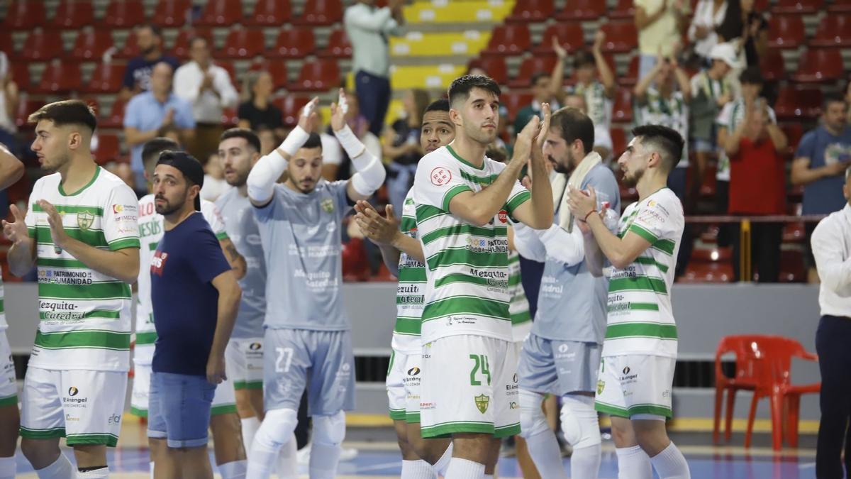 La plantilla del Córdoba Futsal devuelve el respaldo a la afición tras el duelo ante el Jaén.