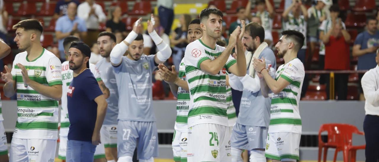 La plantilla del Córdoba Futsal devuelve el respaldo a la afición tras el duelo ante el Jaén.