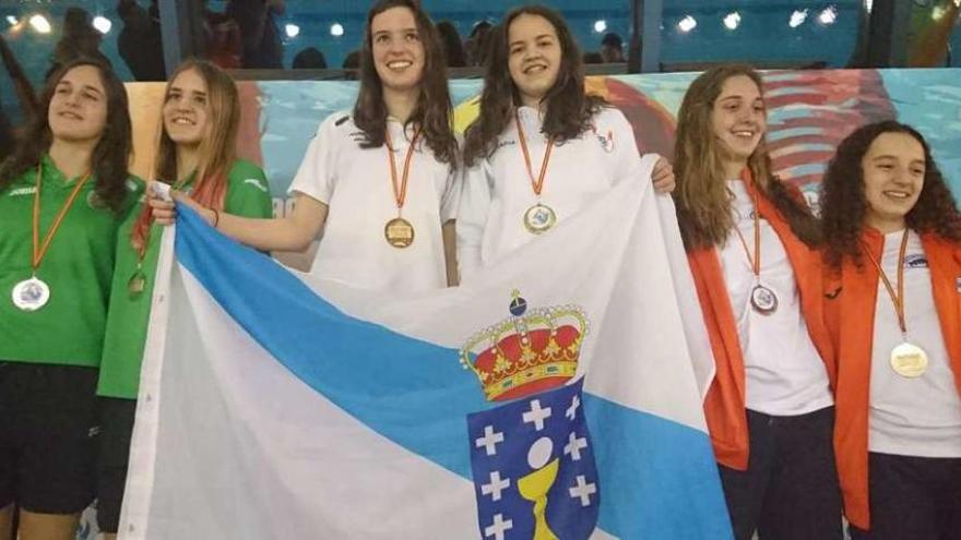 El Club Salvamento de Sada logra cuatro récords gallegos y el oro en relevos