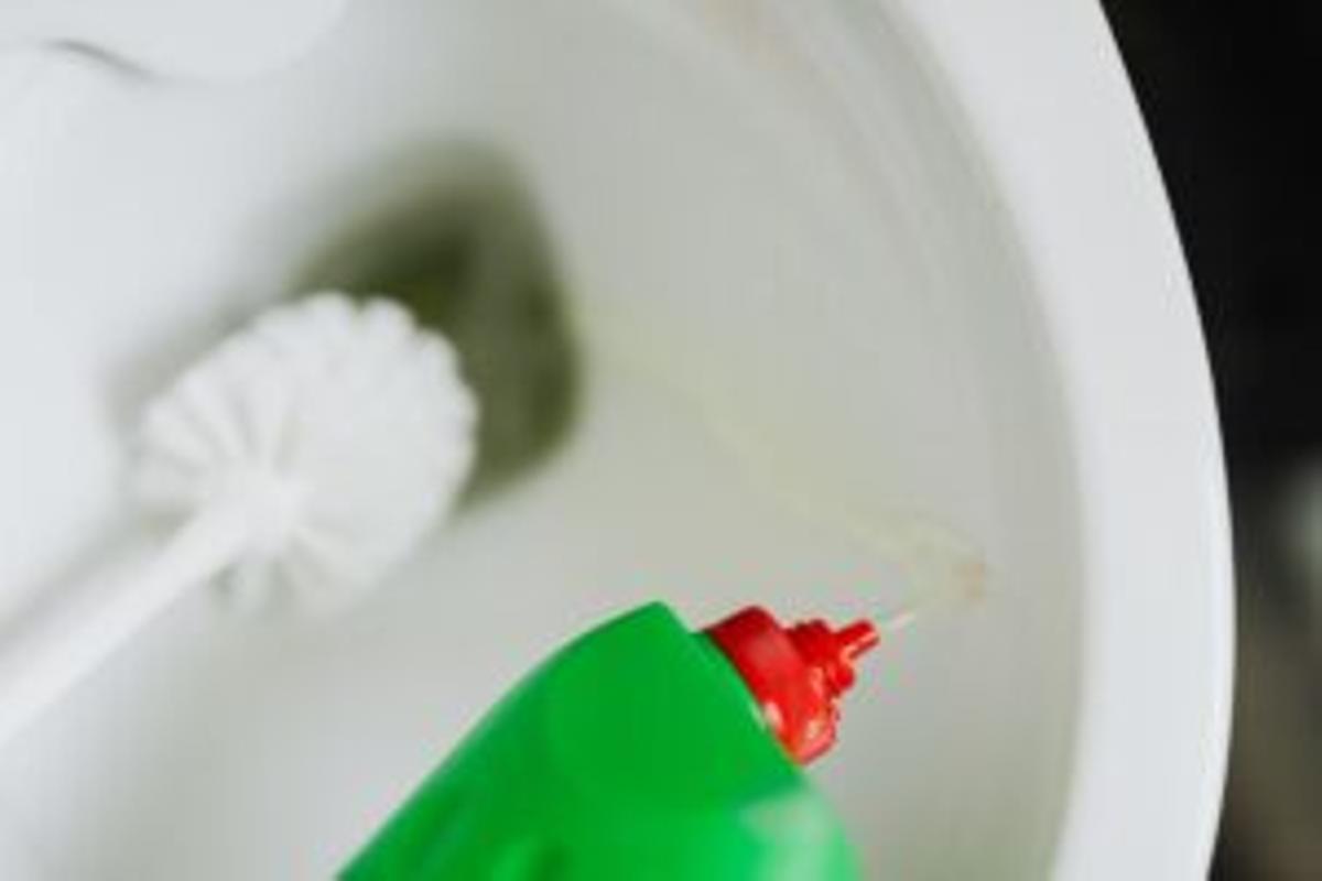 En casa y por higiene: ¿Los hombres deberían orinar de pie o sentados?