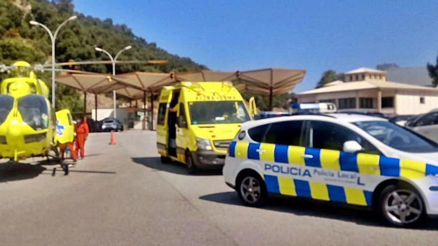 El desplegament policial i sanitari en l&#039;evacuació de l&#039;home.