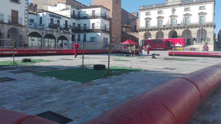 Los niños de Cáceres aprenden seguridad vial en un circuito de karts
