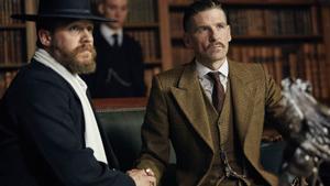 Tom Hardy (Alfie Solomons) et Paul Anderson (Arthur Shelby), en ’Peaky Blinders’.