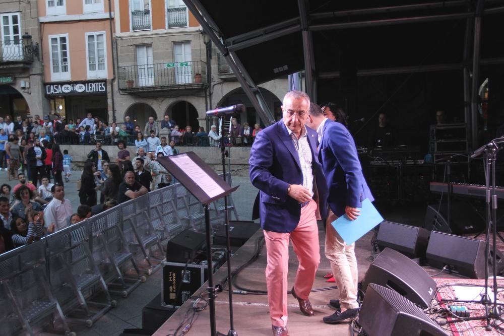 Fuegos artificiales bailando al ritmo de la música y 20.000 watios de sonido para expresar "la emoción de ser de Ourense"