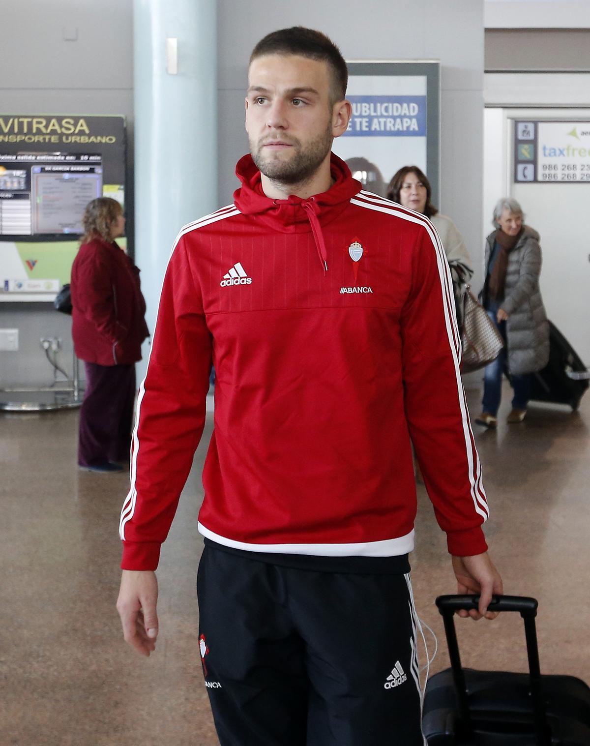 David Goldar en su etapa en el Celta, llegando al Aeropuerto de Vigo tras jugar en Madrid.