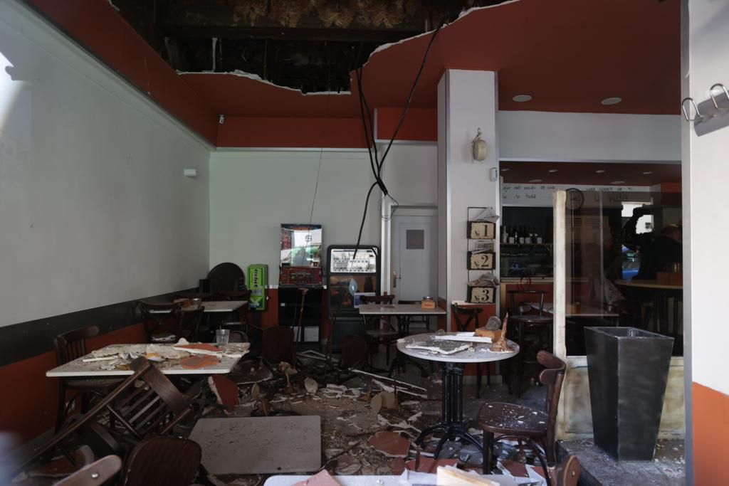 El techo se desploma en una céntrica cafetería de Oviedo y deja varios heridos