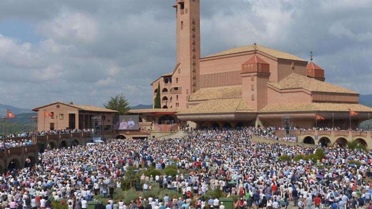 Celebración multitudinaria en el santuario de Torreciudad.