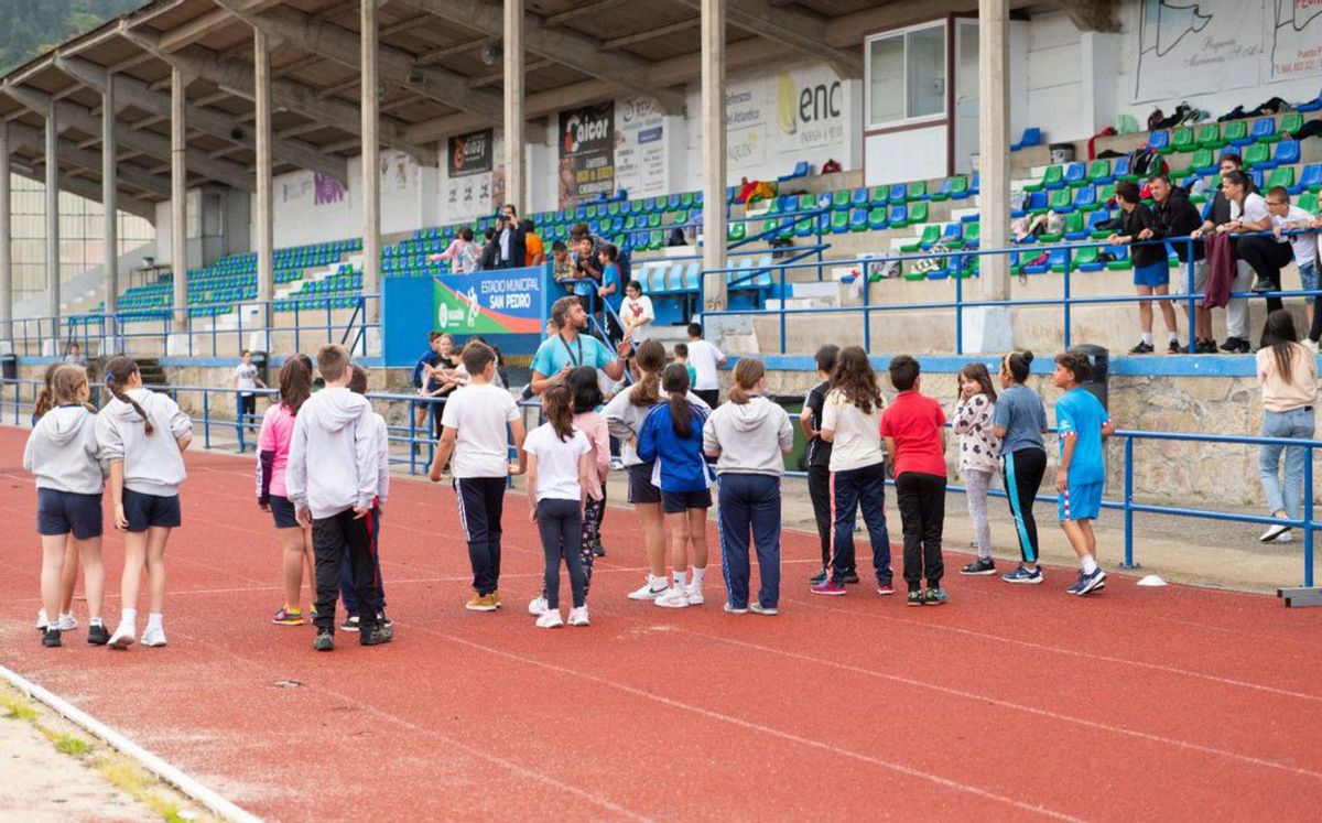 Alumnado de Marín participa en una jornada lúdico-deportiva dentro del programa Xogade
