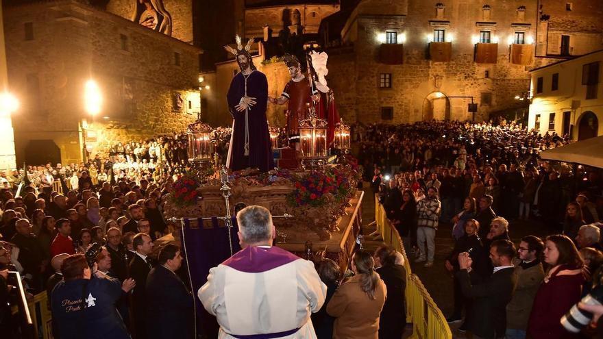 Fotogalería | Así se desarrolló la procesión del Señor de la Pasión en Plasencia