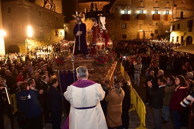 Fotogalería | Así se desarrolló la procesión del Señor de la Pasión en Plasencia