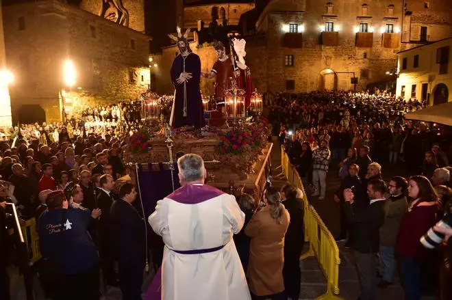 Fotogalería | Así se desarrolló la procesión del Señor de la Pasión en Plasencia