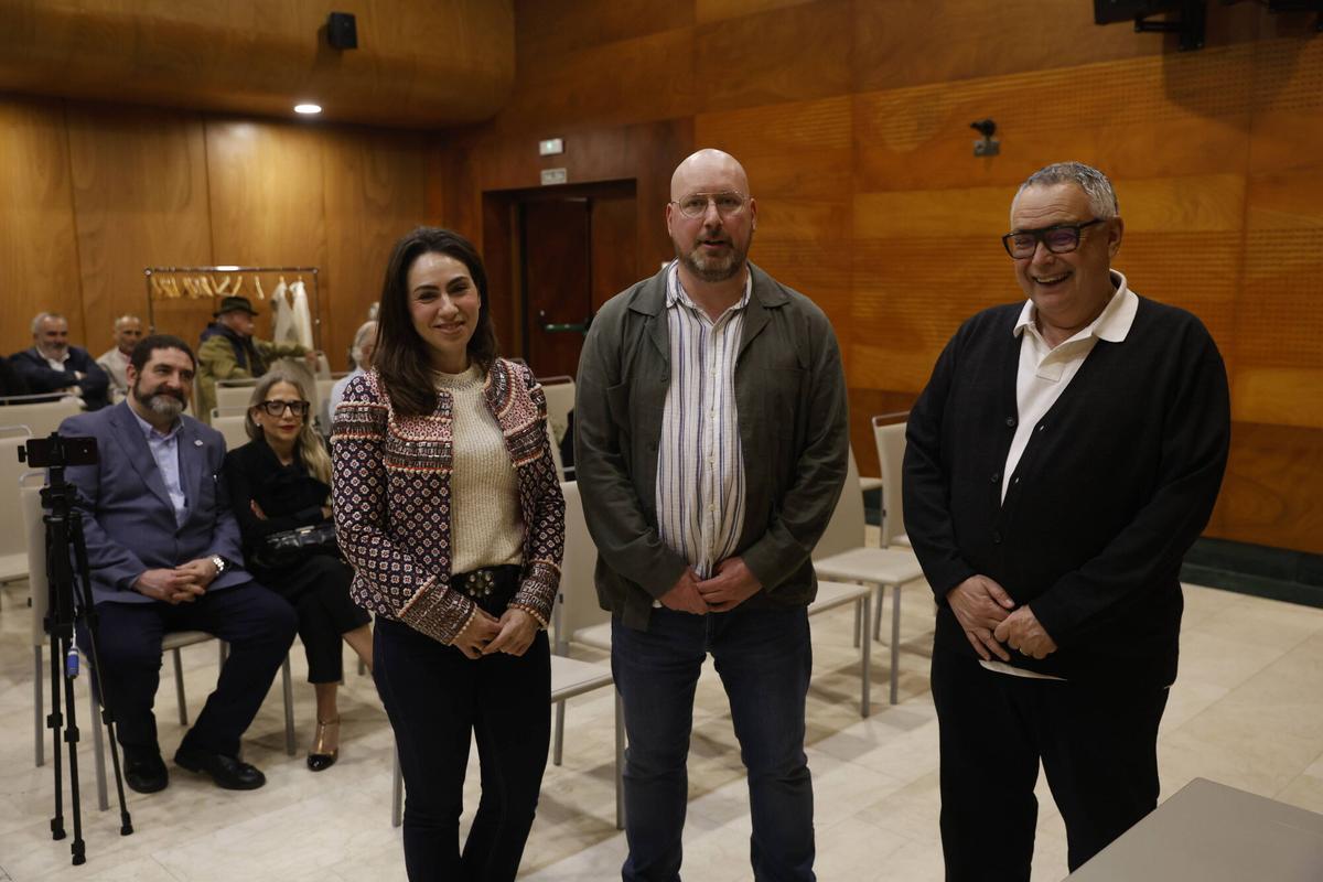 Por la izquierda, Silvia Argüelles, Javier Font y Juan García.