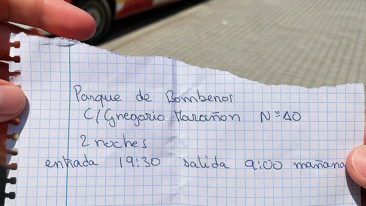 Papel que, según Médicos del Mundo, se entregó a los desalojados de la antigua prisión.