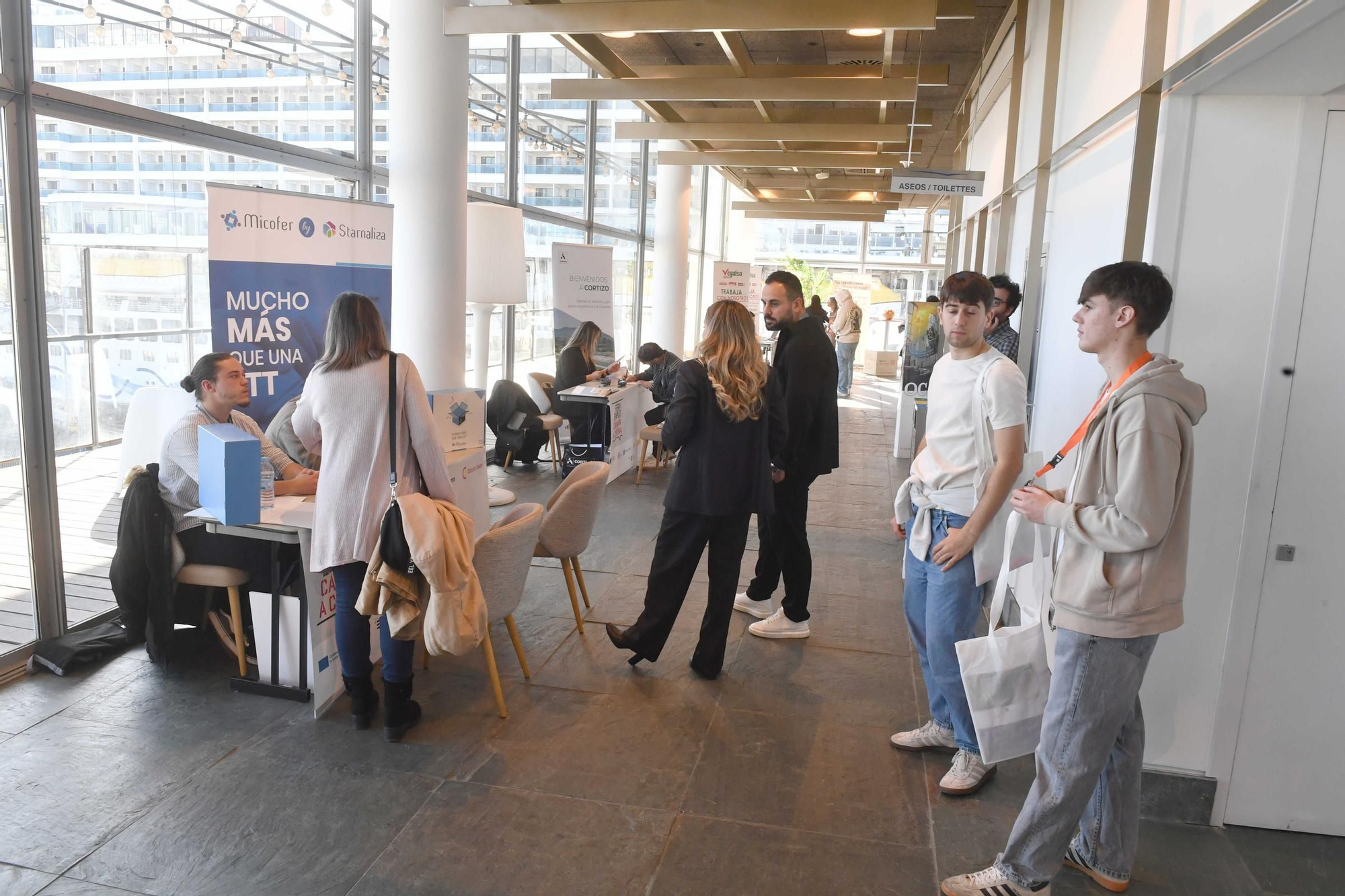 Más de 70 empresas buscan trabajadores en A Coruña