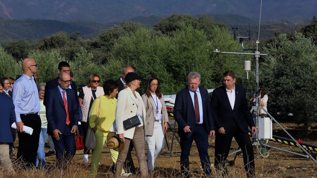 Los ministros de Agricultura de la Unión Europea visitan la finca experimental de Rabanales.