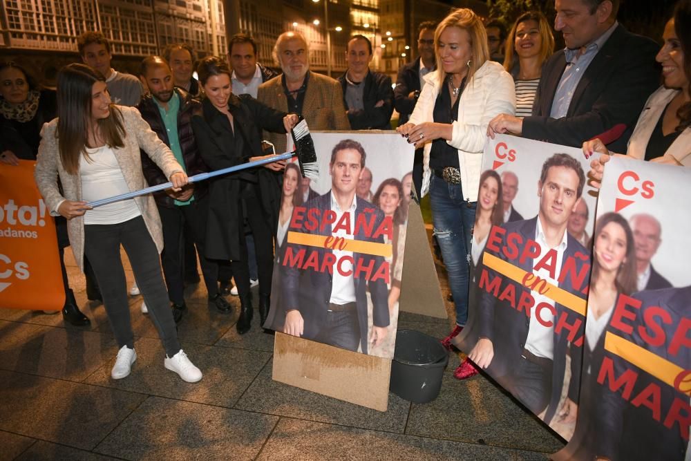 Pegada de carteles de Ciudadanos en A Coruña