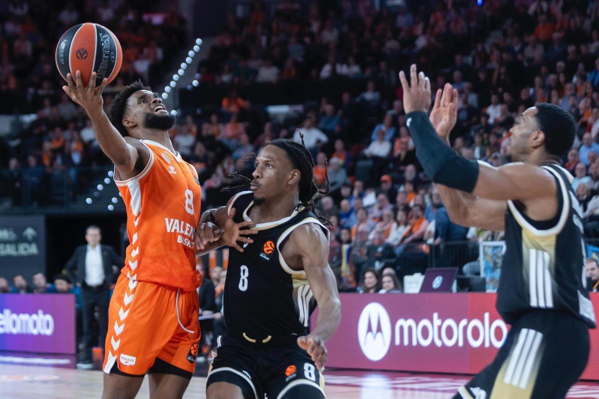 Jean Montero, de nuevo brillante en la Euroliga, con 14 puntos y 15 de valoración.