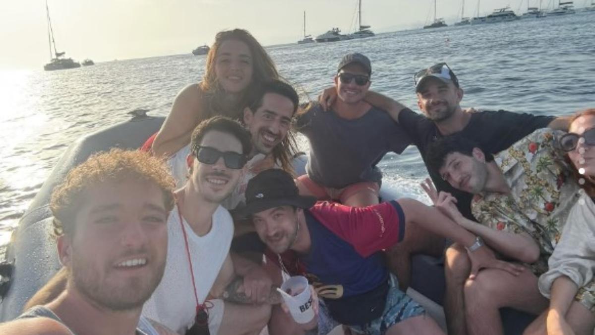Sebastián Yatra y Lola Índigo, de vacaciones con más amigos